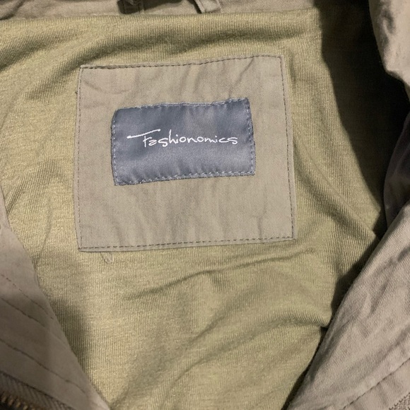 Green Cargo Vest - Picture 3 of 4